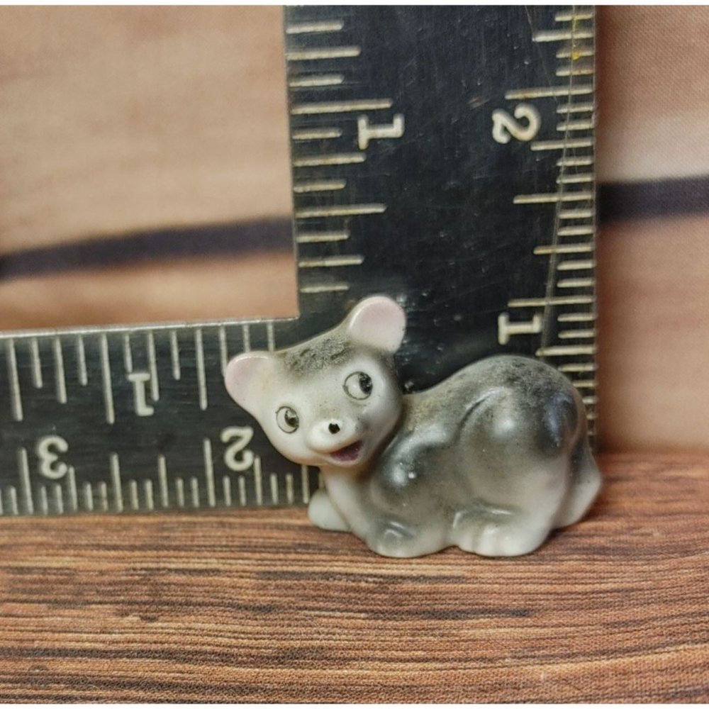Vintage Miniature Bear/Cat Porcelain/Bone China Figure Statue 1x2"